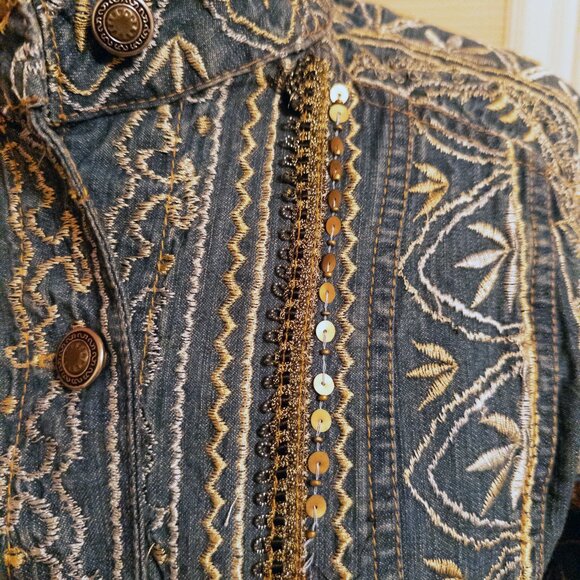 Chico’s Cropped Floral Embroidered & Sequin Denim Jacket Medium Wash - Picture 3 of 13